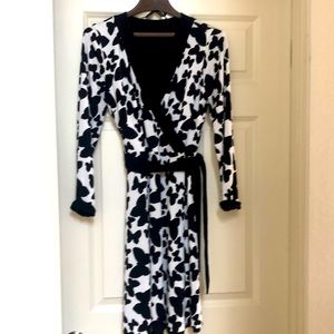 White House Black Market, white  and Black reversible  butterfly dress.  10P